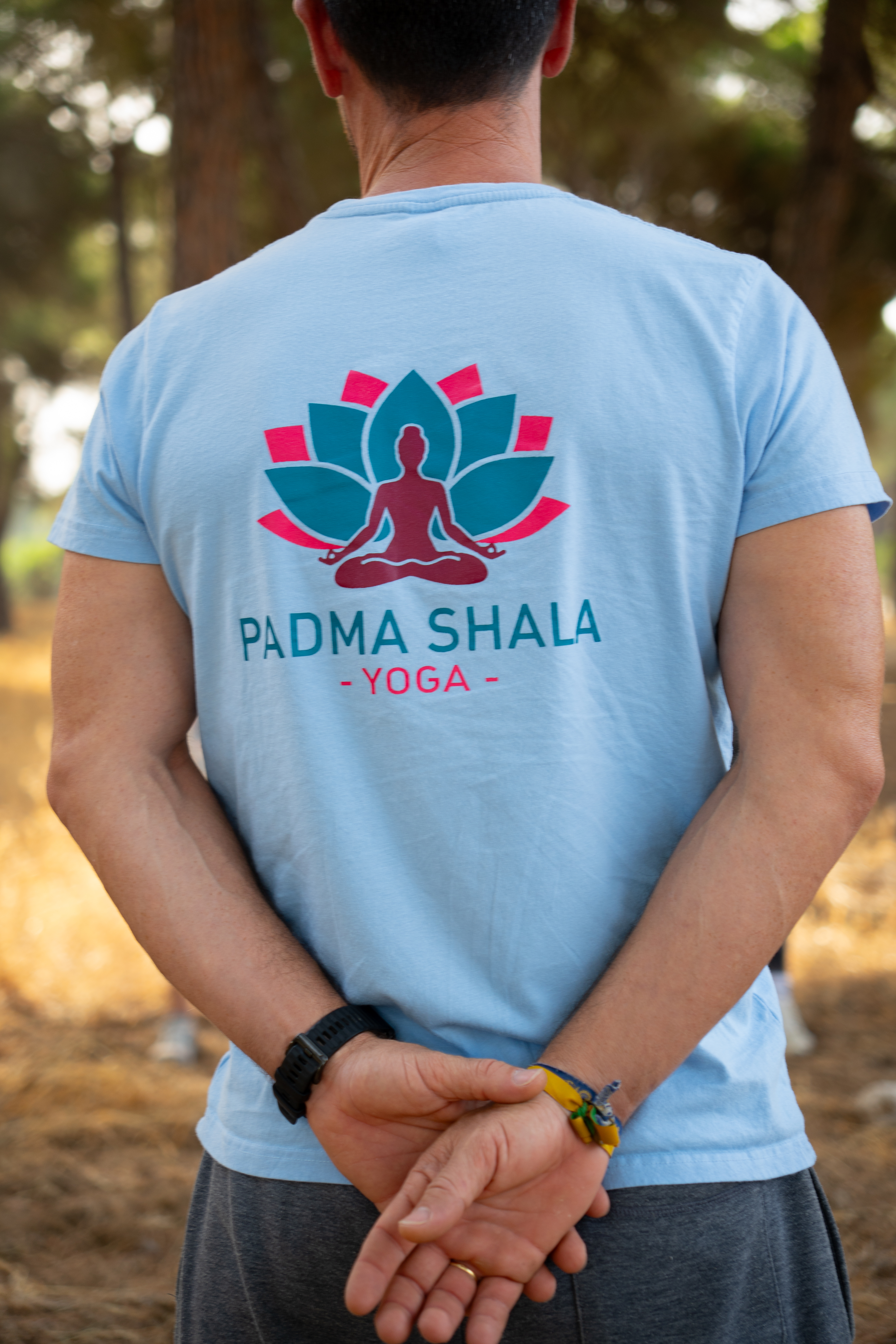 Camiseta con el logotipo de Padma Shala Yoga